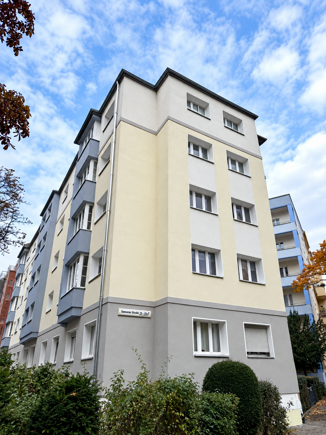 Seesener Str. 25: Eckansicht des Gebäudes